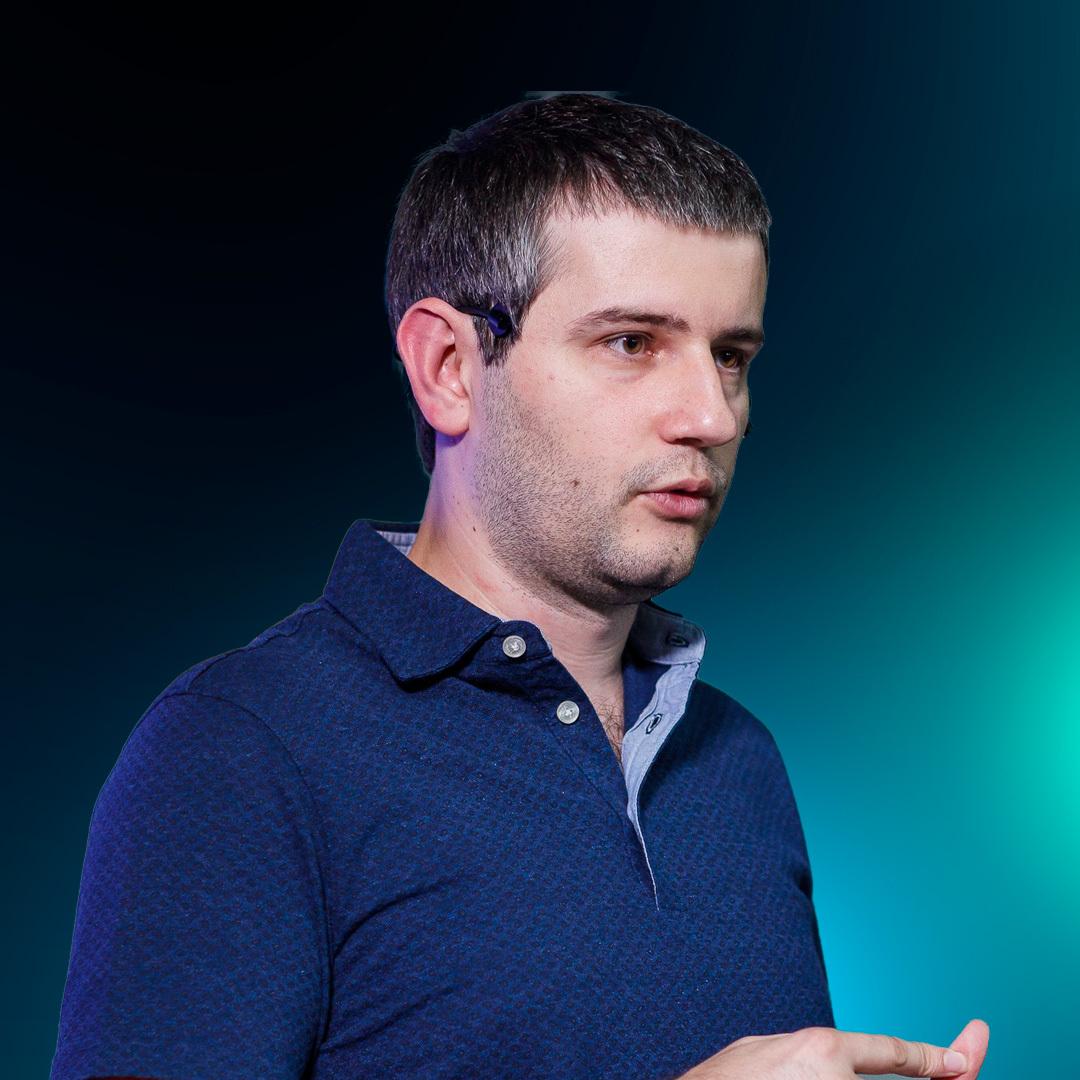 Александр Момот